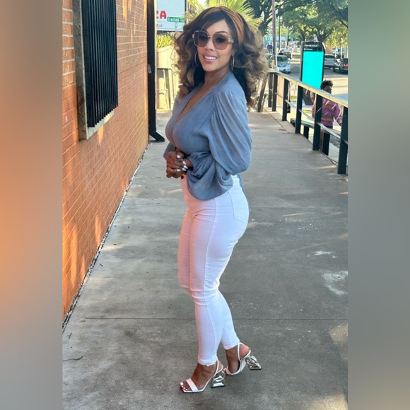 Meet your Posher, Sylvia - Picture 3 of 3